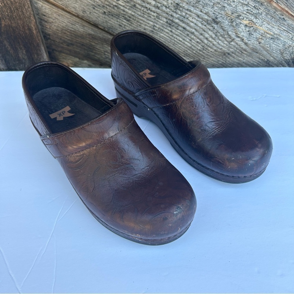 Dansko XP Brown Slip On Shoes Floral Tooled Leather Womens Size EU 39 US 8.5-9